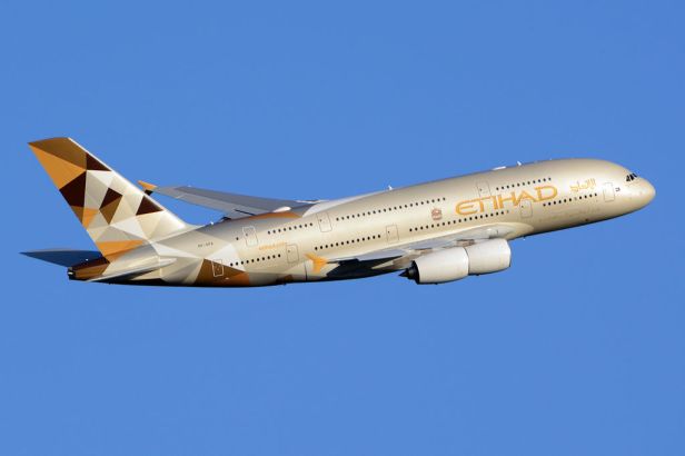 By Richard Vandervord - http://www.airliners.net/photo/Etihad-Airways/Airbus-A380-861/2574151/L/, CC BY-SA 4.0, https://commons.wikimedia.org/w/index.php?curid=37963686
